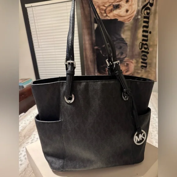 Michael Kors Jet Set Signature Large Tote Bag in Black - EUC - Picture 2 of 11